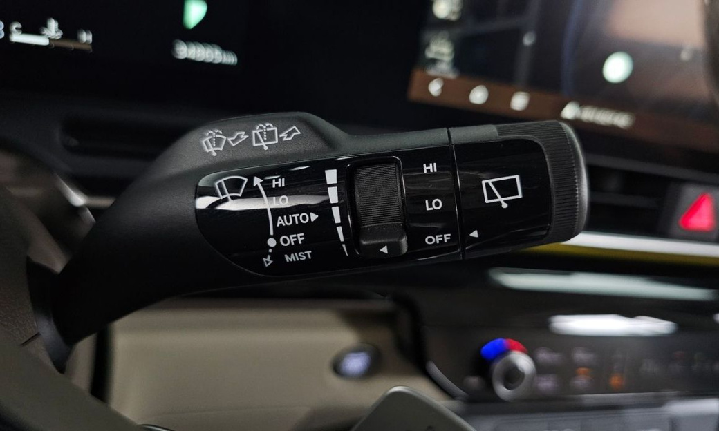 Kia Carnival 7-Seater Signature, 2024