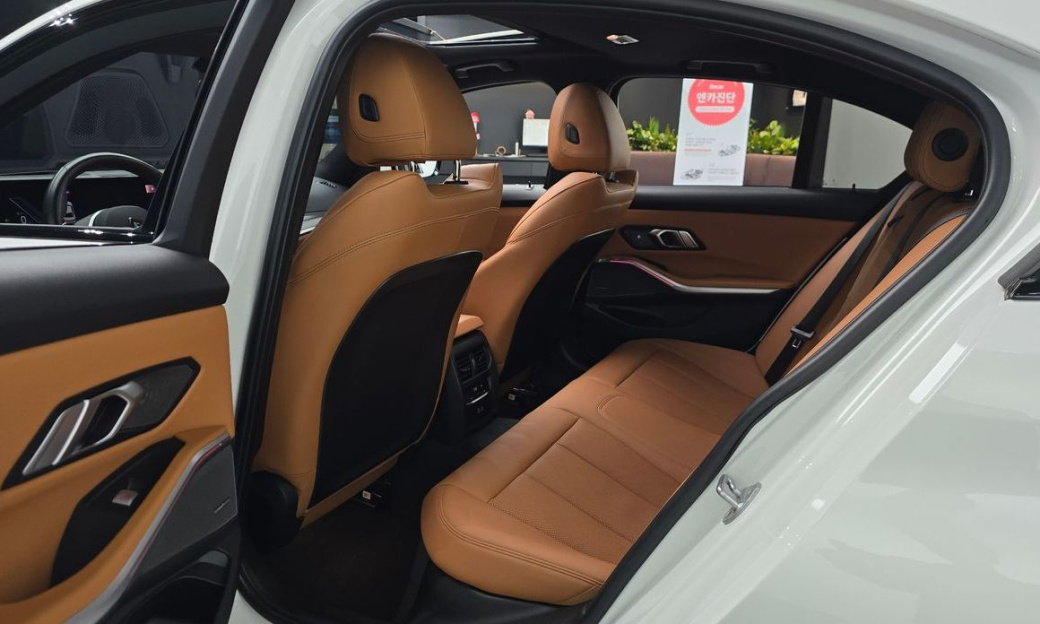 BMW 3-Series 320i M Sport, 2024
