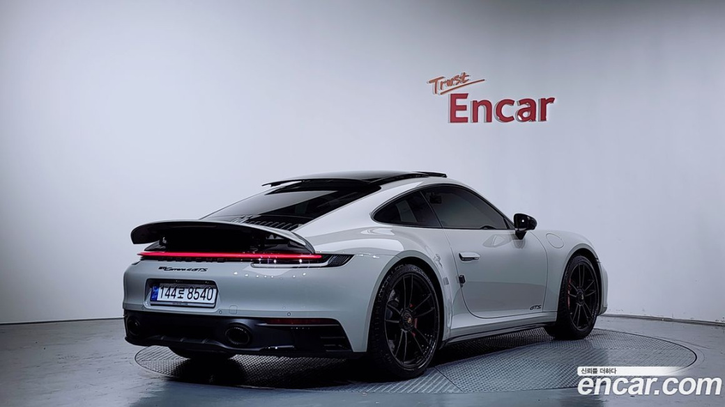 Porsche 911 Carrera 4 GTS, 2023