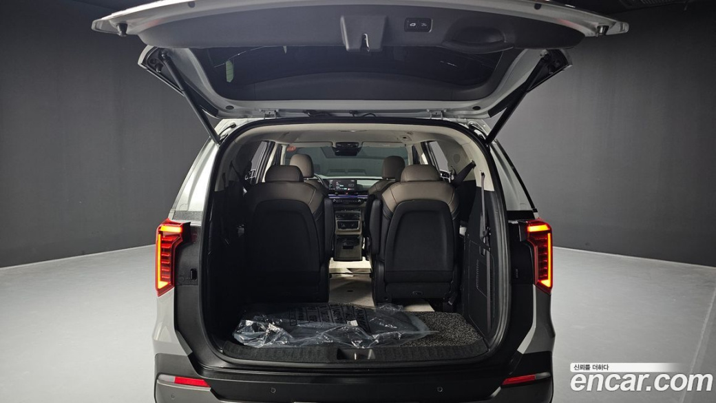 Kia Carnival 9-Seater Gravity, 2025