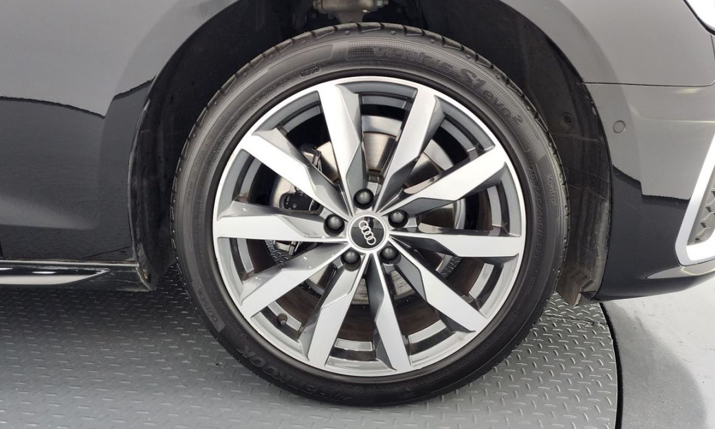 Audi A4 40 TFSI Premium, 2023