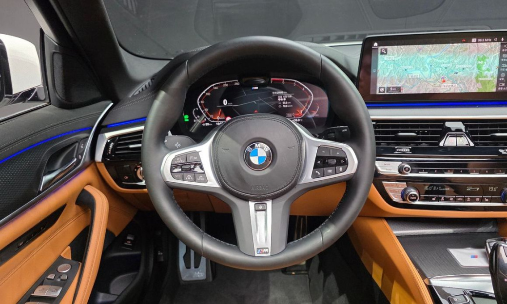 BMW 5-Series 520i M Sport, 2023