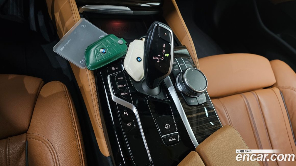 BMW 5-Series 520i Luxury, 2023