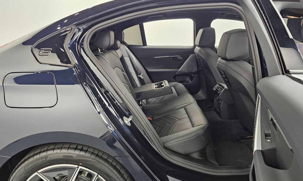 BMW 5-Series 520i M Sport, 2025
