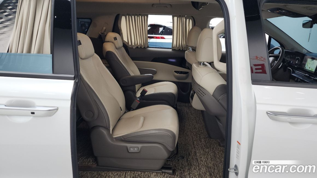 Kia Carnival 9-Seater Hi-Limousine, 2023