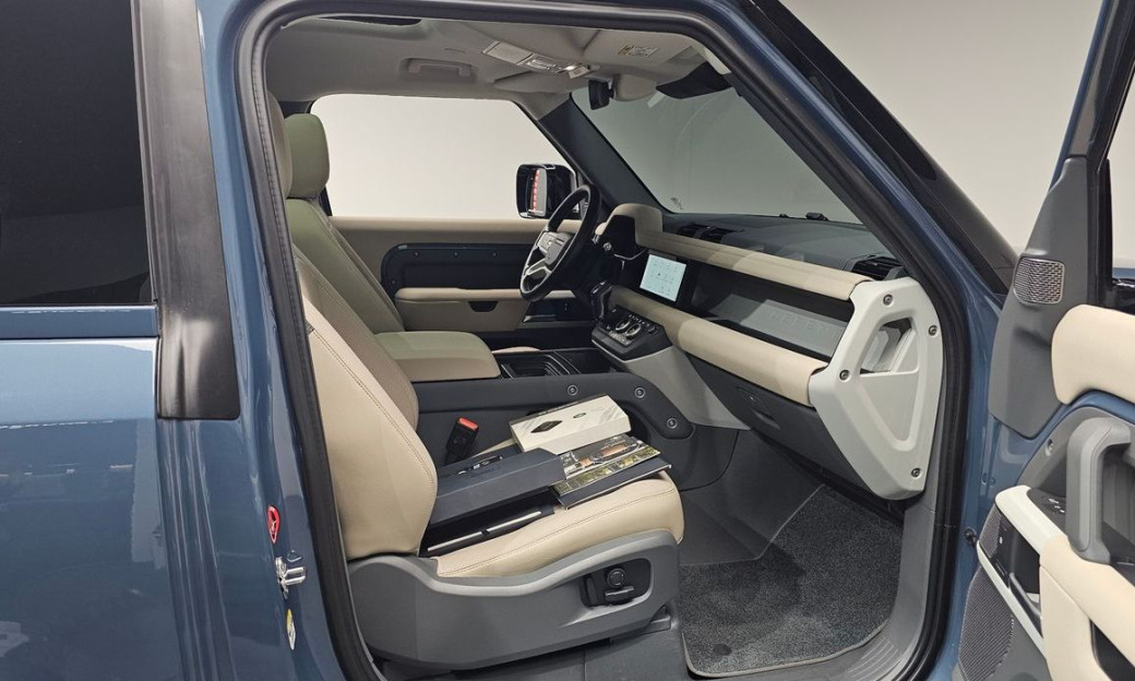 Land Rover Defender 90 D250 SE, 2022