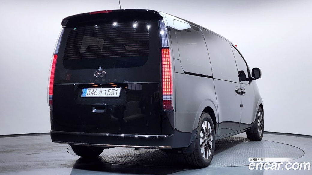 Hyundai Staria Lounge 7-Seater, 2022