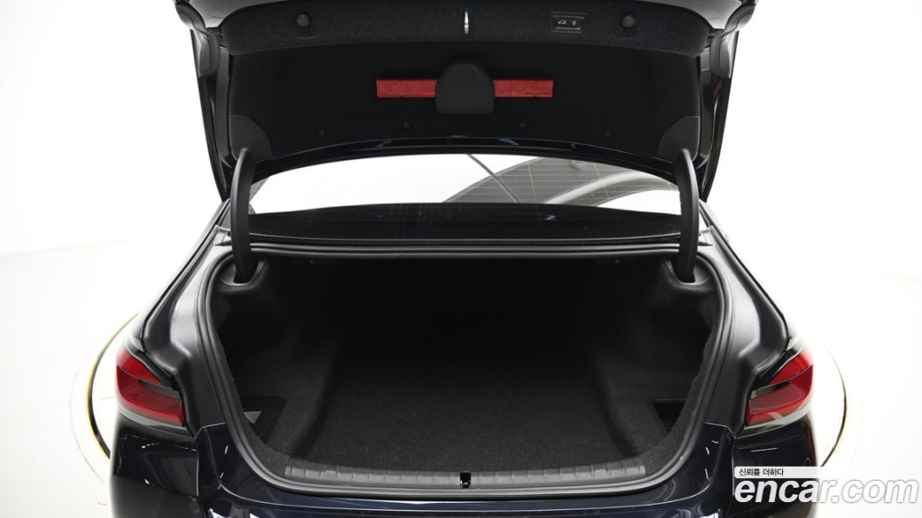 BMW 5-Series 520i M Sport, 2023