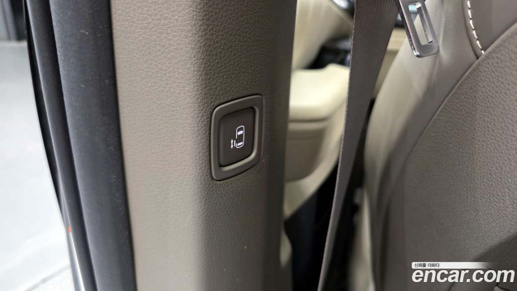 Kia Carnival 9-Seater Hi-Limousine, 2022
