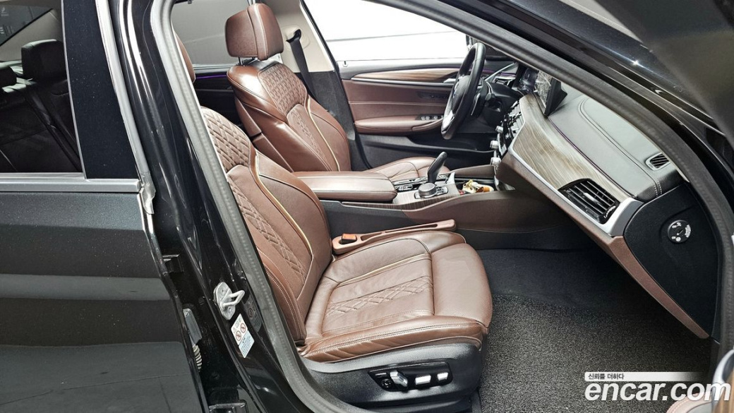 BMW 5-Series 530i xDrive Luxury, 2023