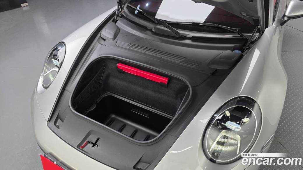 Porsche 911 Carrera, 2024