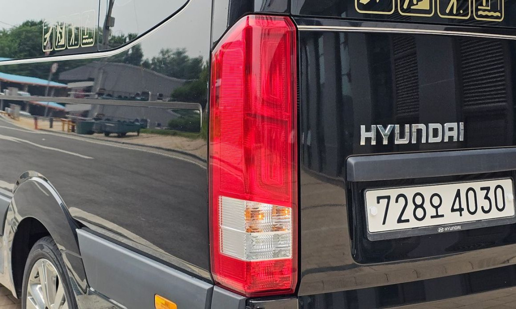 Hyundai Solati 16-seater, 2024