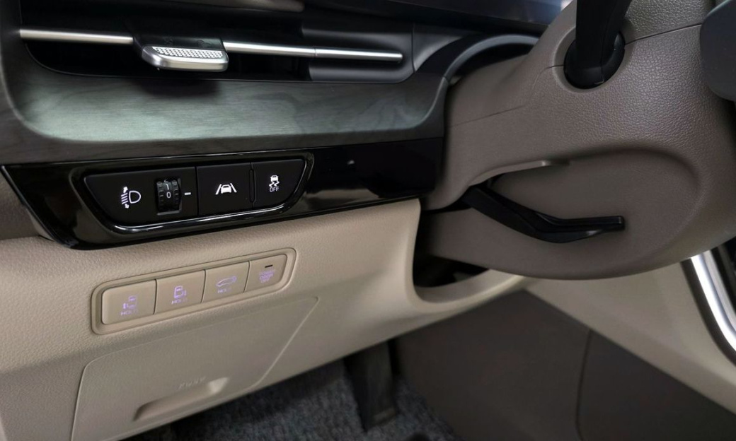 Kia Carnival 9-Seater Signature, 2023