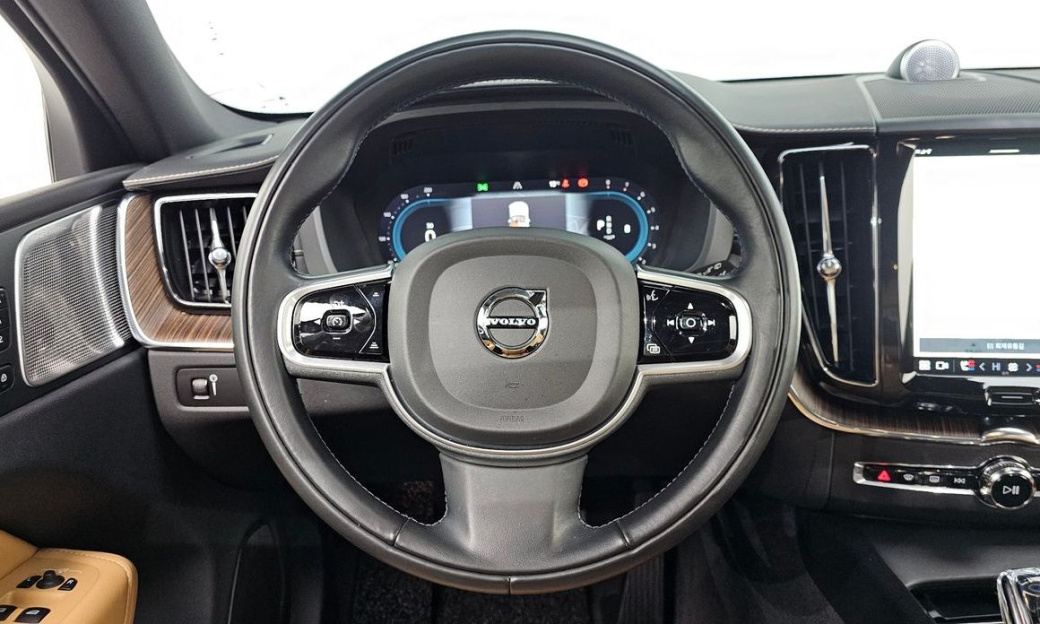 Volvo XC60 B5 Inscription, 2022