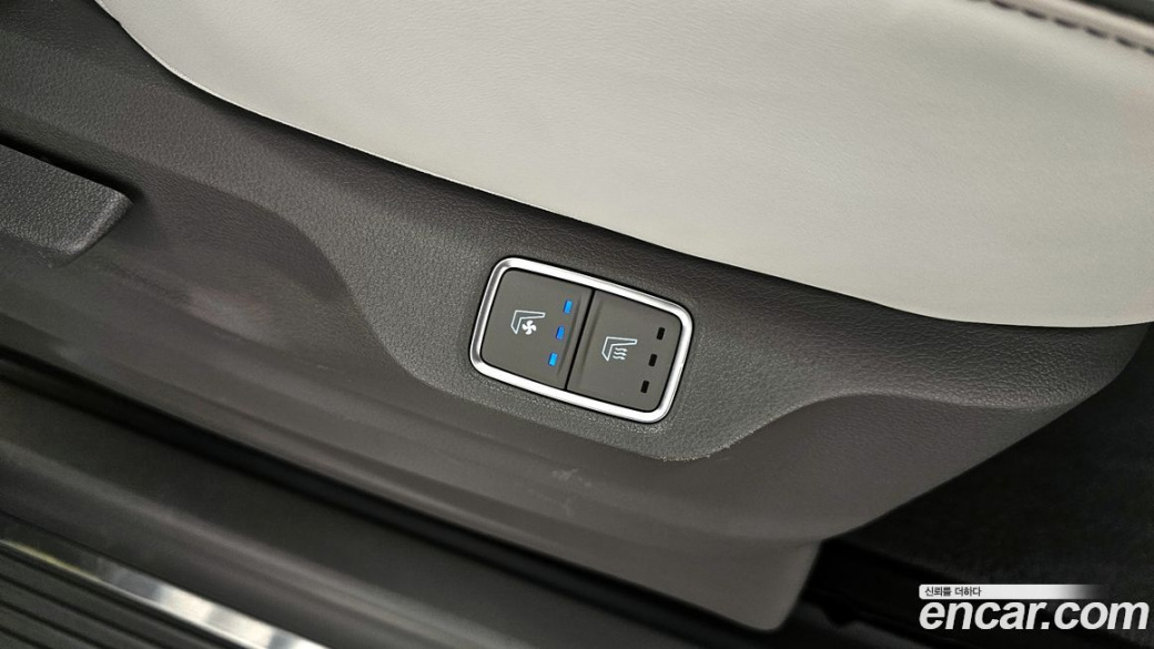 Hyundai Staria 4WD Lounge 9-Seater, 2023