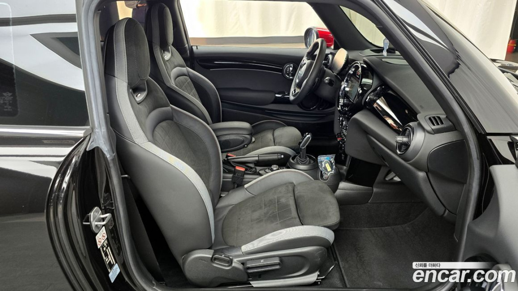 Mini Cooper JCW, 2022