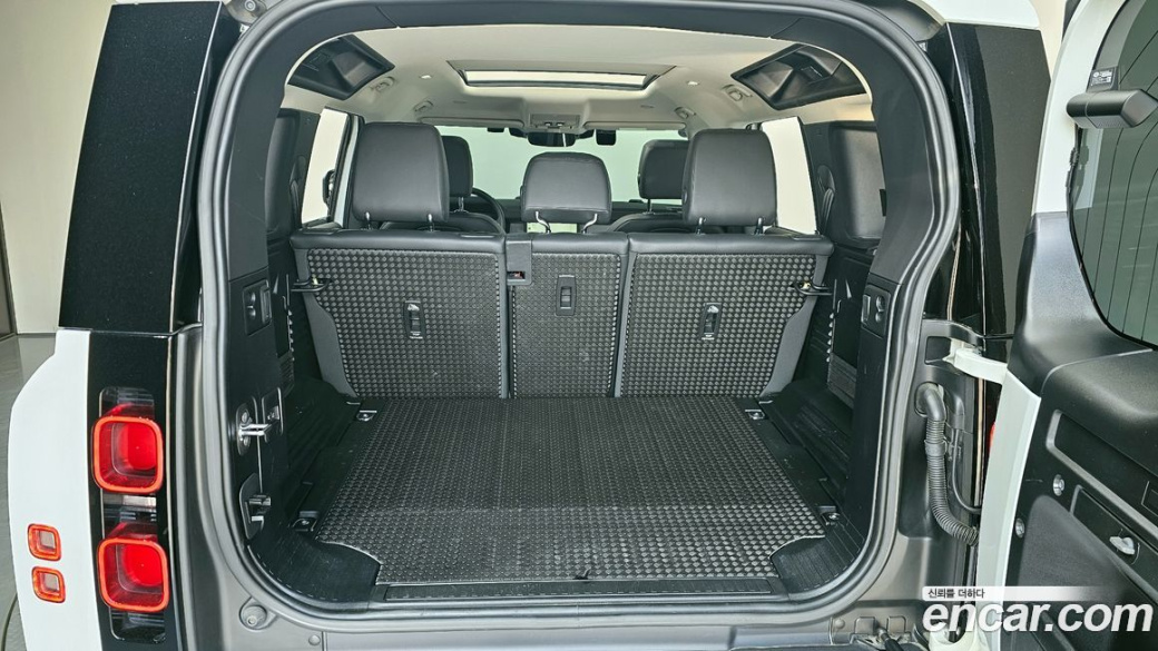 Land Rover Defender 110 D250 SE, 2022