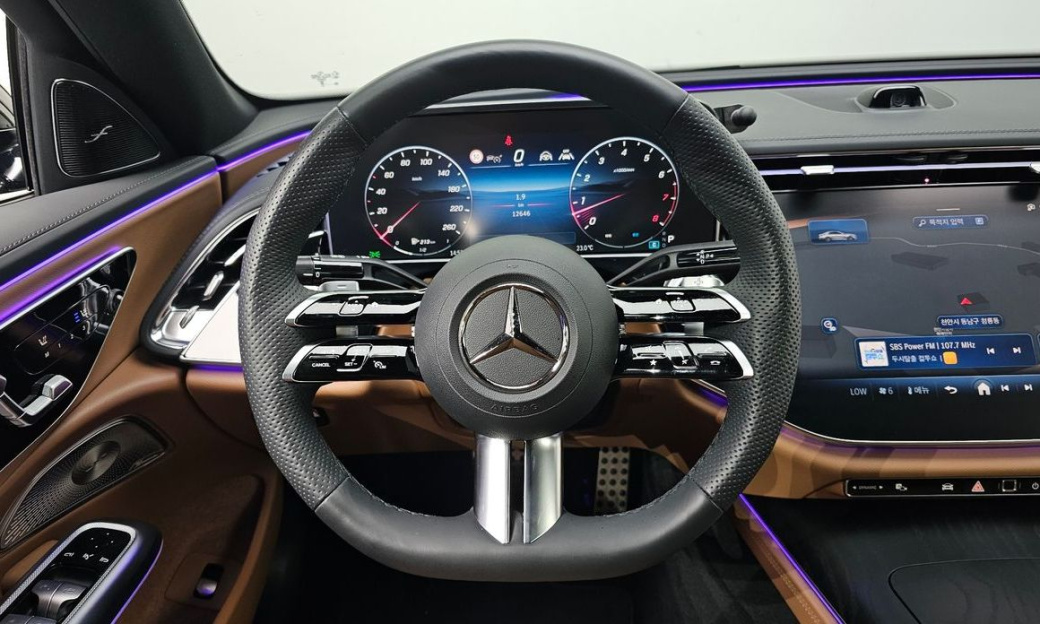 Mercedes-Benz E-Class E300 4MATIC AMG Line, 2025