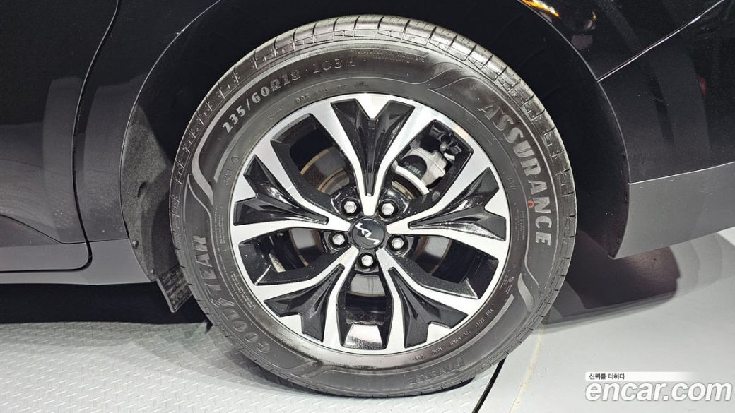 Kia Carnival 9-Seater Noblesse, 2023