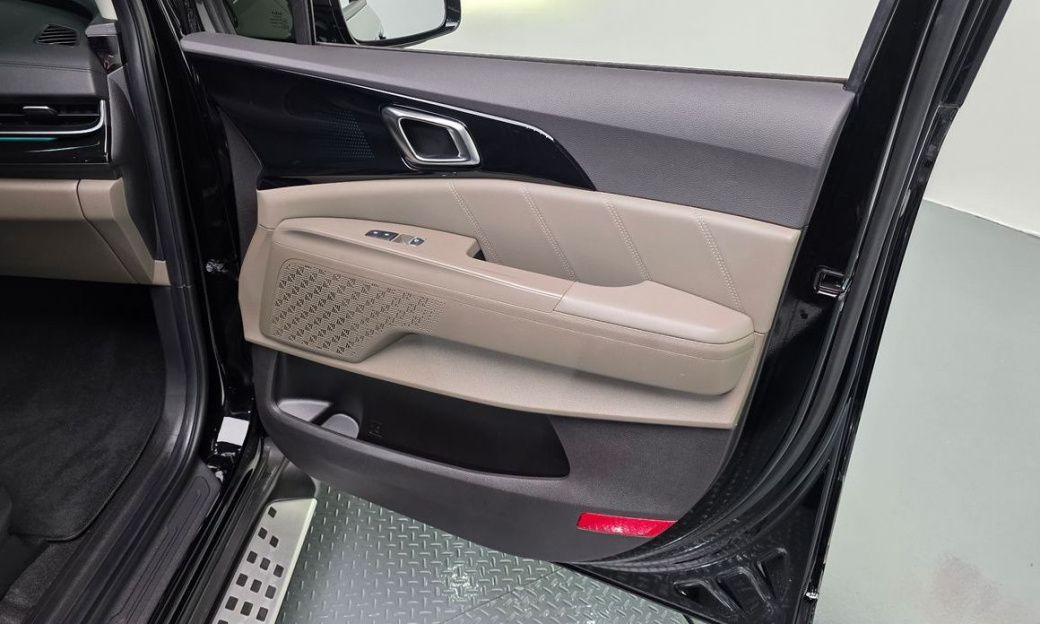 Kia Carnival 7-Seater Gravity, 2024