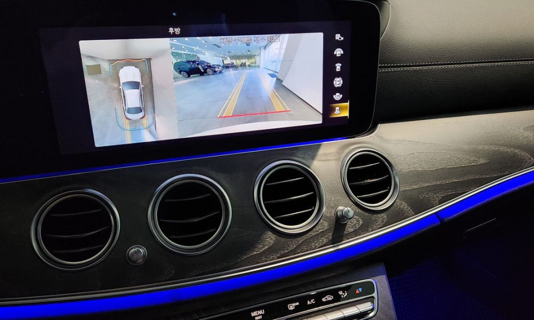 Mercedes-Benz E-Class E350 4MATIC AMG Line, 2022