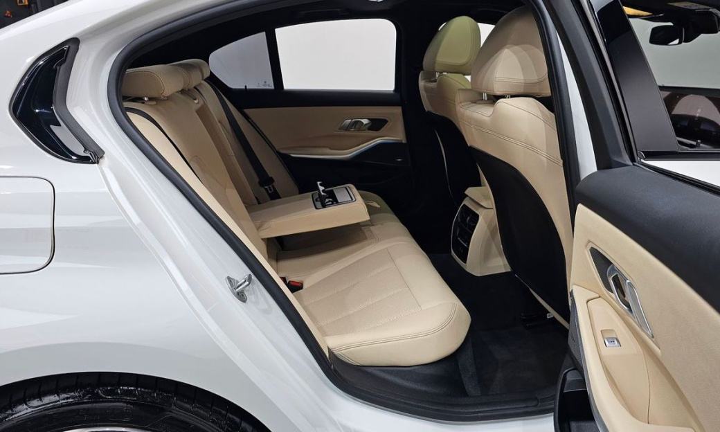 BMW 3-Series 320i M Sport, 2024