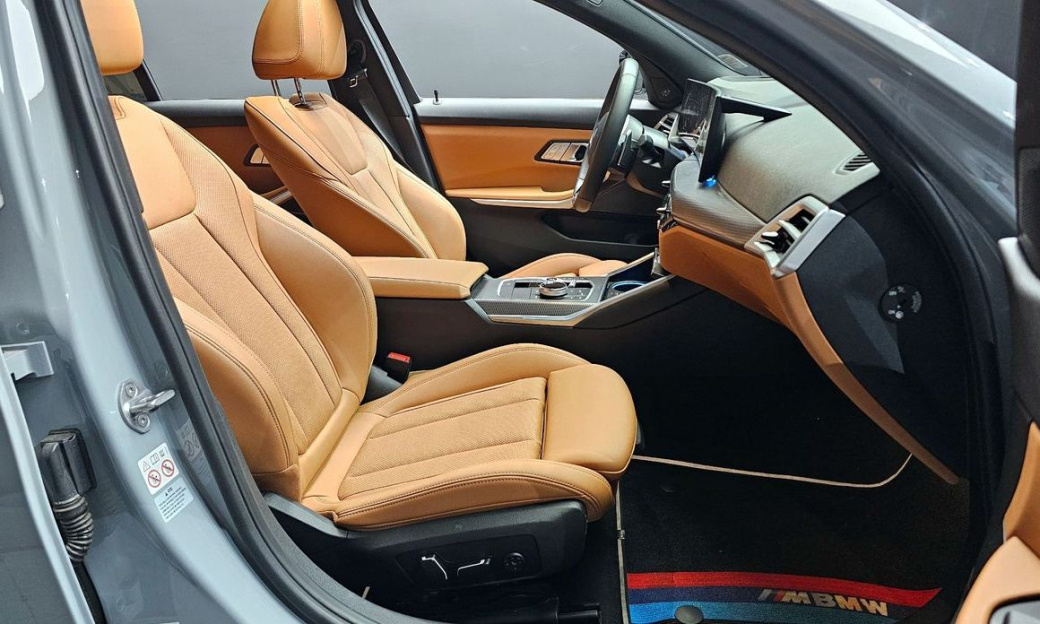 BMW 3-Series 320i M Sport, 2025
