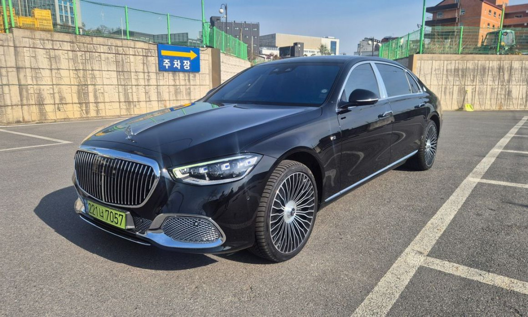 Mercedes-Benz S-Class Maybach S680 4MATIC, 2023
