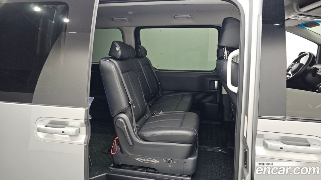 Hyundai Staria 4WD Wheel Chair Lift/Slope, 2022