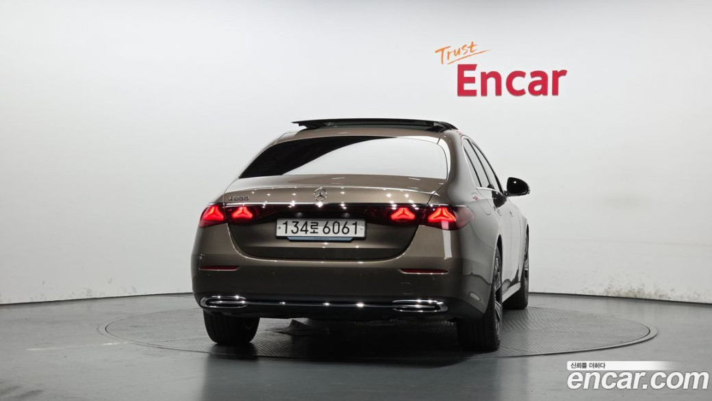 Mercedes-Benz E-Class E200 Avantgarde, 2024