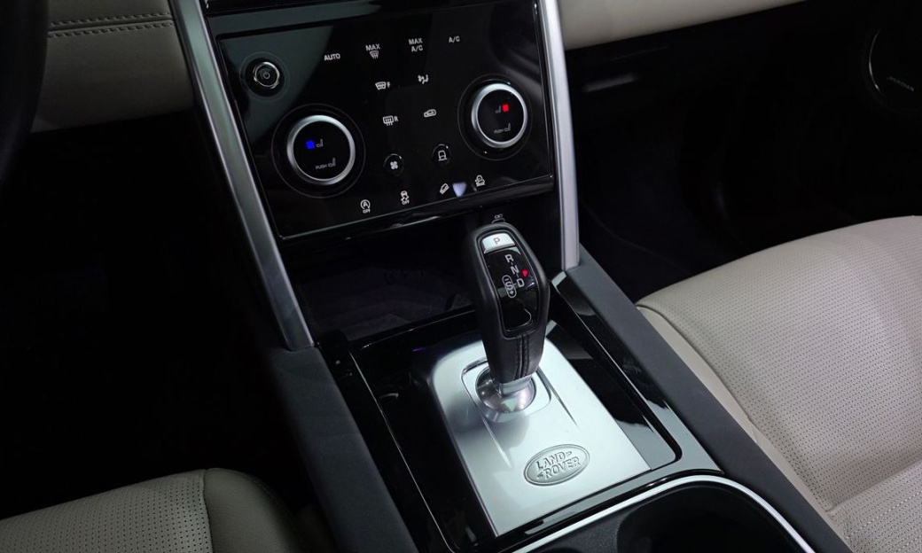 Land Rover Discovery Sport P250 SE, 2022