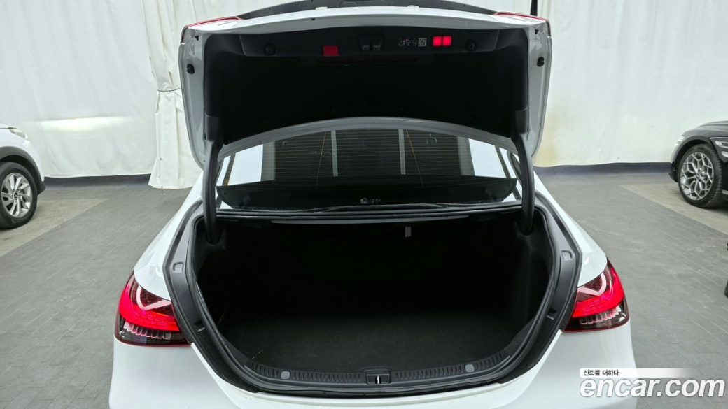 Mercedes-Benz E-Class E350 4MATIC AMG Line, 2023