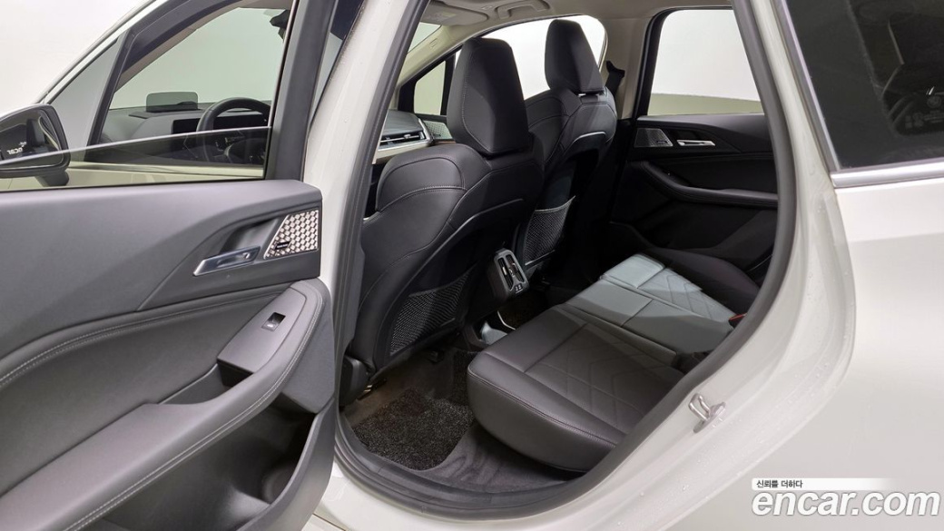 BMW 2-Series 220i Luxury, 2023