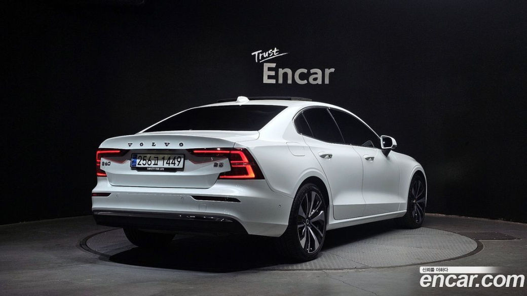 Volvo S60 B5 Ultimate Bright, 2024