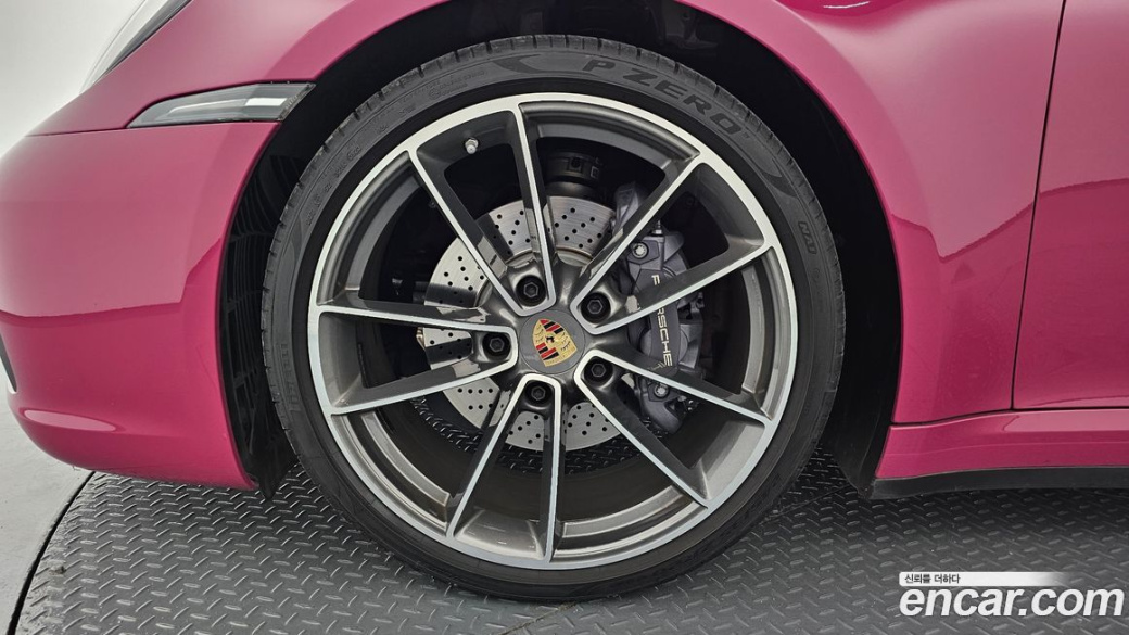 Porsche 911 Carrera Cabriolet, 2024