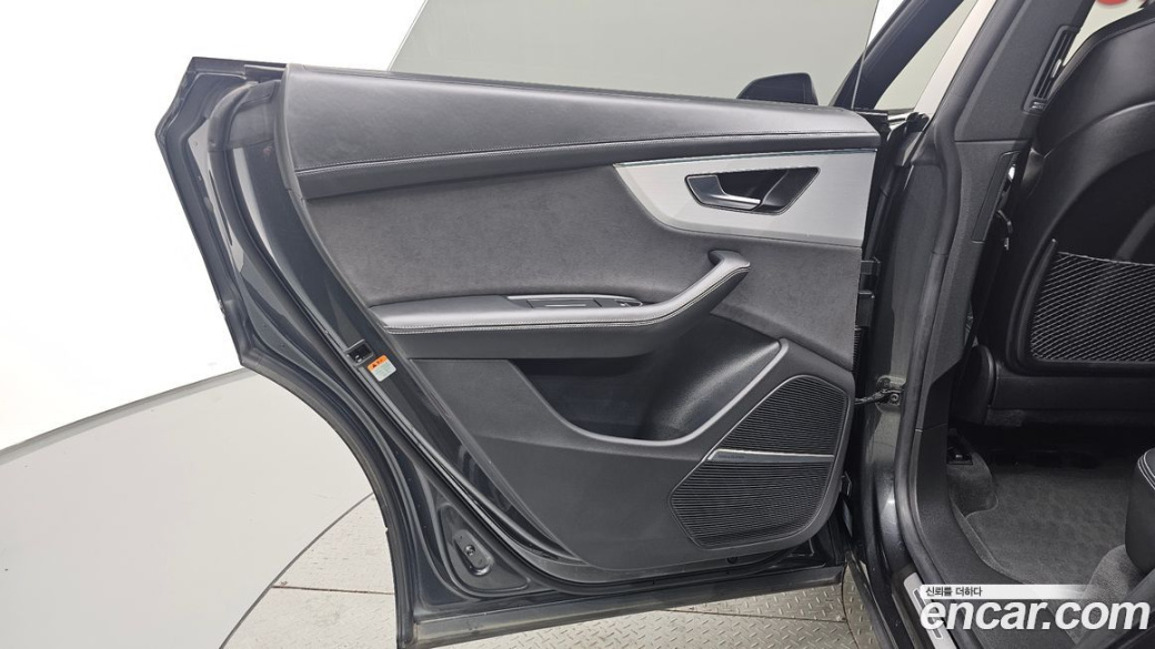 Audi Q8 55 TFSI Quattro Premium, 2023
