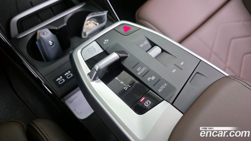 BMW 2-Series 220i Luxury, 2024