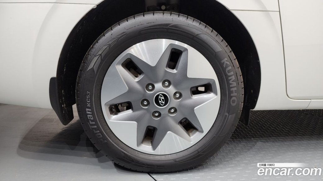 Hyundai Staria 4WD Tourer 9-Seater, 2024