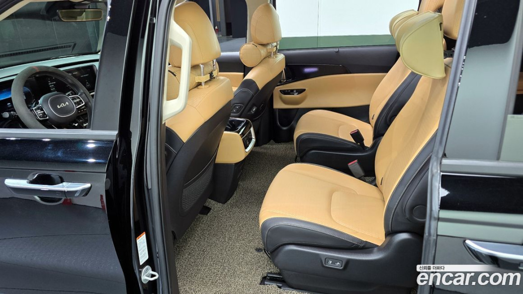Kia Carnival 9-Seater Signature, 2023