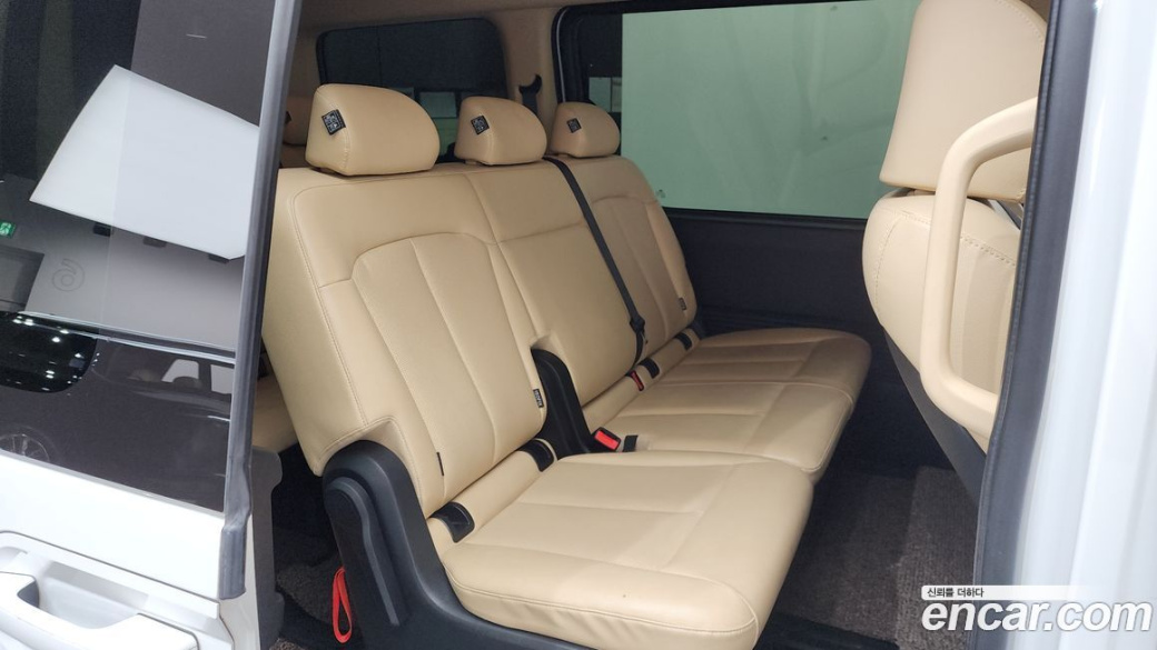 Hyundai Staria 4WD Tourer 9-Seater, 2023