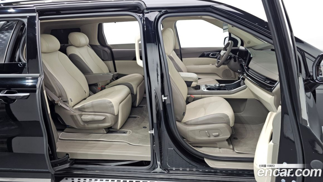 Kia Carnival 7-Seater Signature, 2025