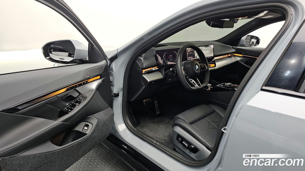 BMW 5-Series 530i xDrive M Sport, 2025