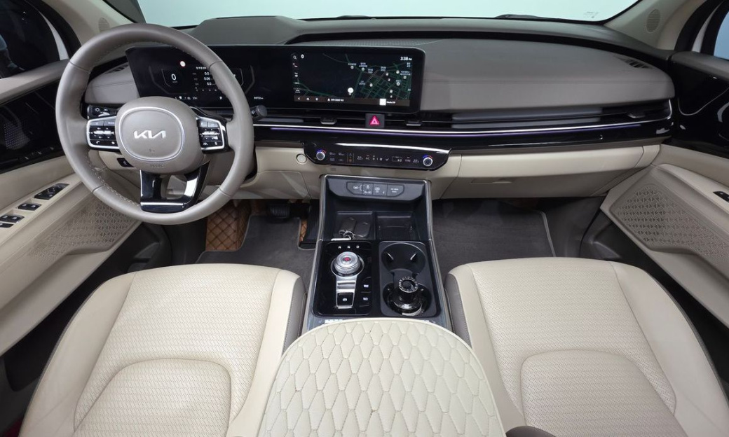 Kia Carnival 7-Seater Signature, 2024