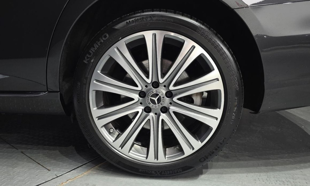 Mercedes-Benz E-Class E350 4MATIC Exclusive, 2023