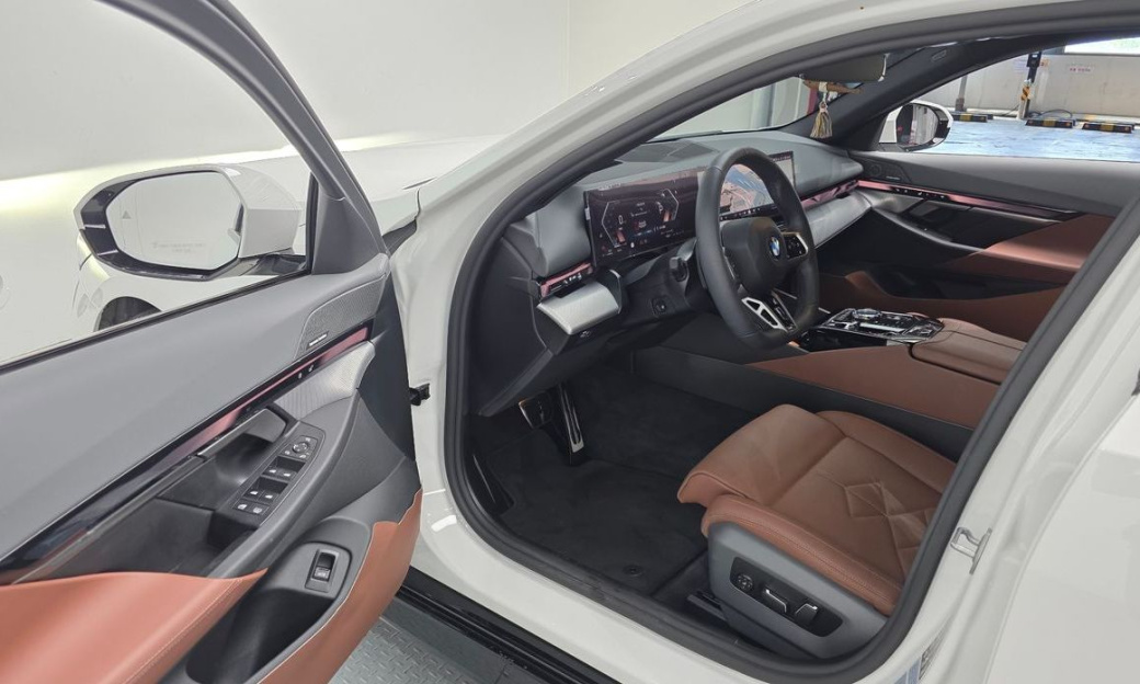 BMW 5-Series 530i xDrive M Sport, 2025