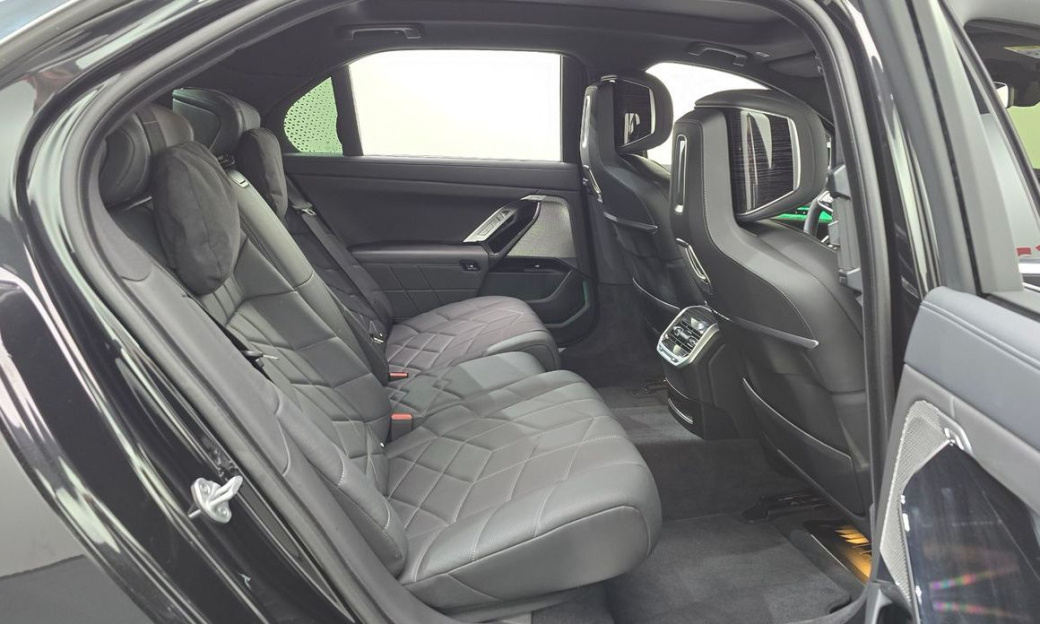 BMW 7-Series 740d xDrive M Sport, 2025