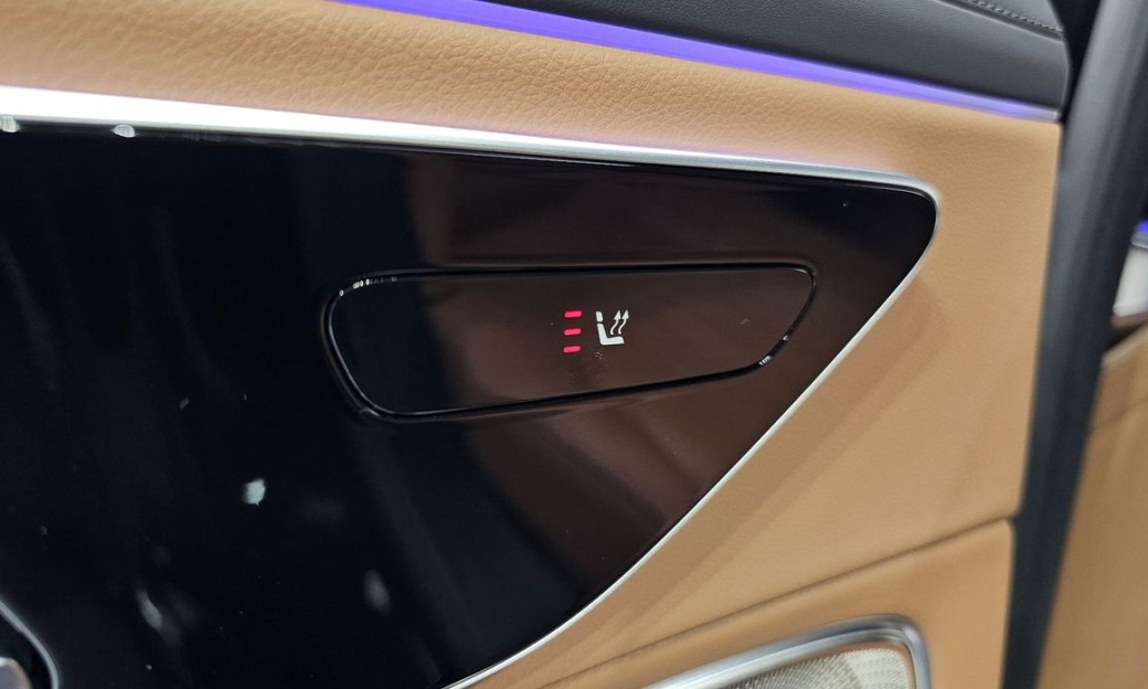 Mercedes-Benz E-Class E300 4MATIC AMG Line, 2025