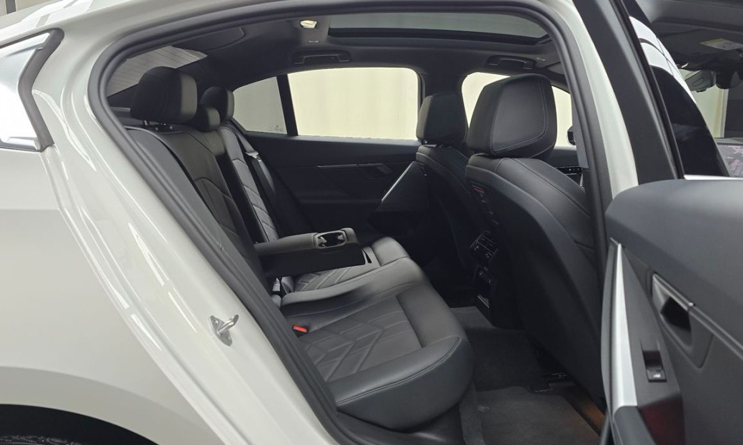 BMW 5-Series 520i, 2024
