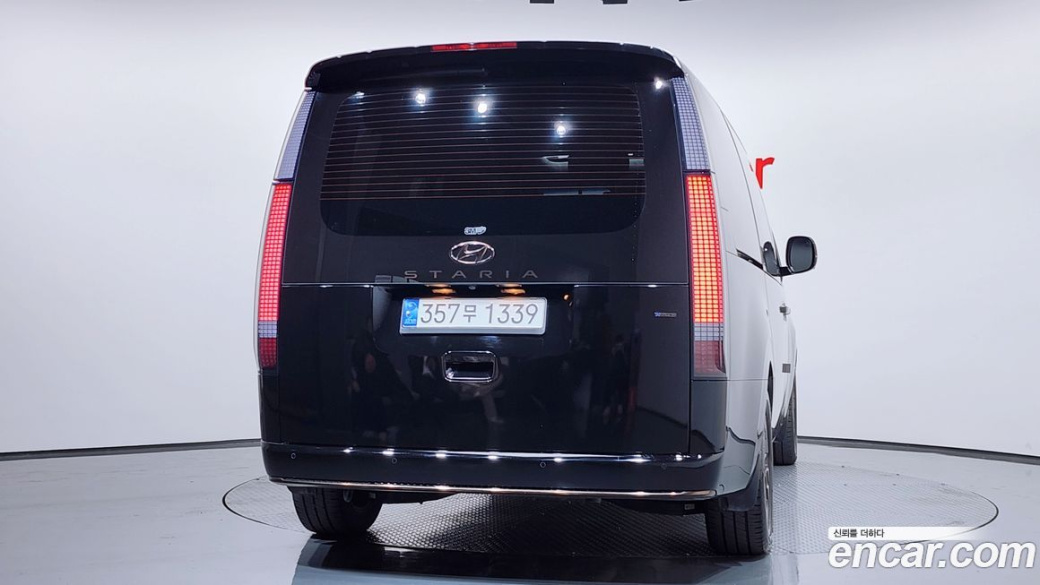 Hyundai Staria 4WD Lounge 7-Seater, 2023