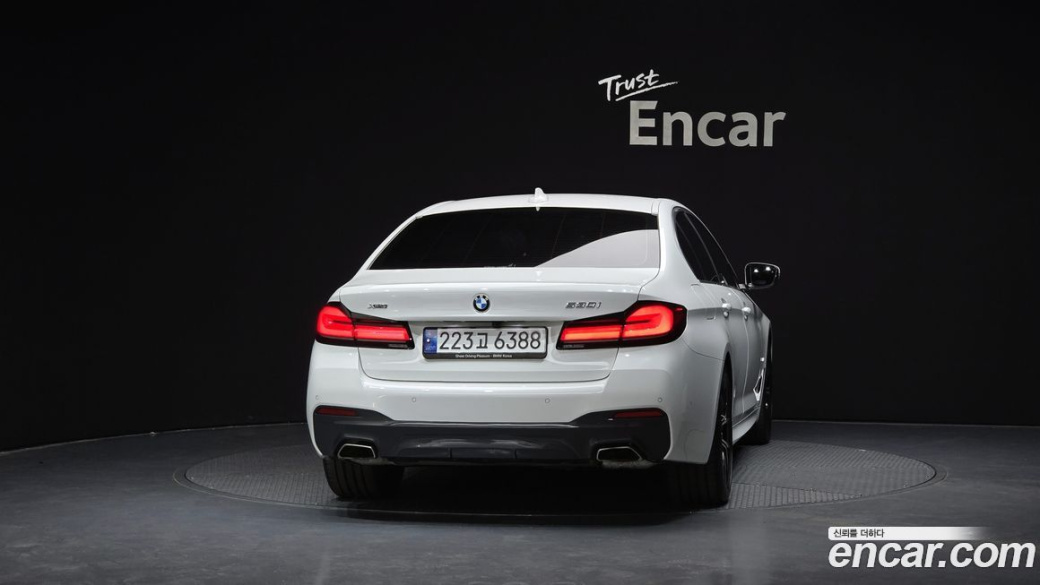 BMW 5-Series 530i xDrive M Sport Package, 2023